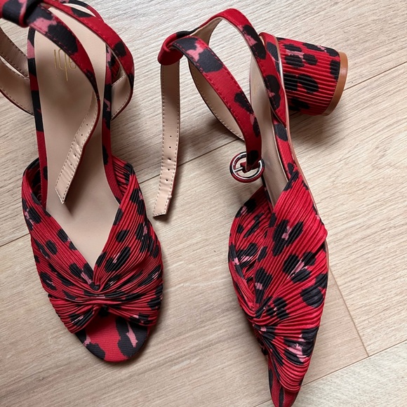 Cabi siren sandals leopard print pleated peep toe red ankle straps spool heel - Picture 9 of 14